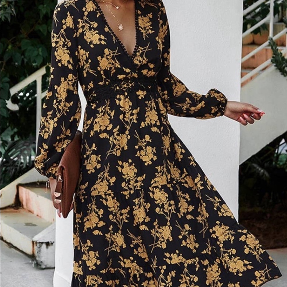 NWT! Stunning Black Floral V Neck Dress! 🤩 - Picture 6 of 8